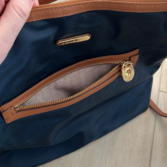 Navy Michael Kors crossbody purse - Picture 3 of 9